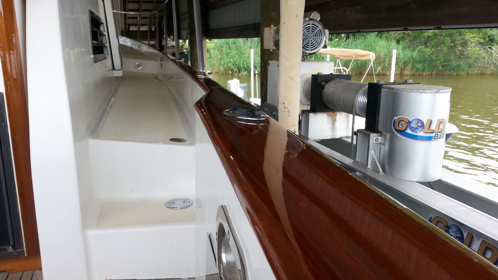 Boat Varnishing in Maryland